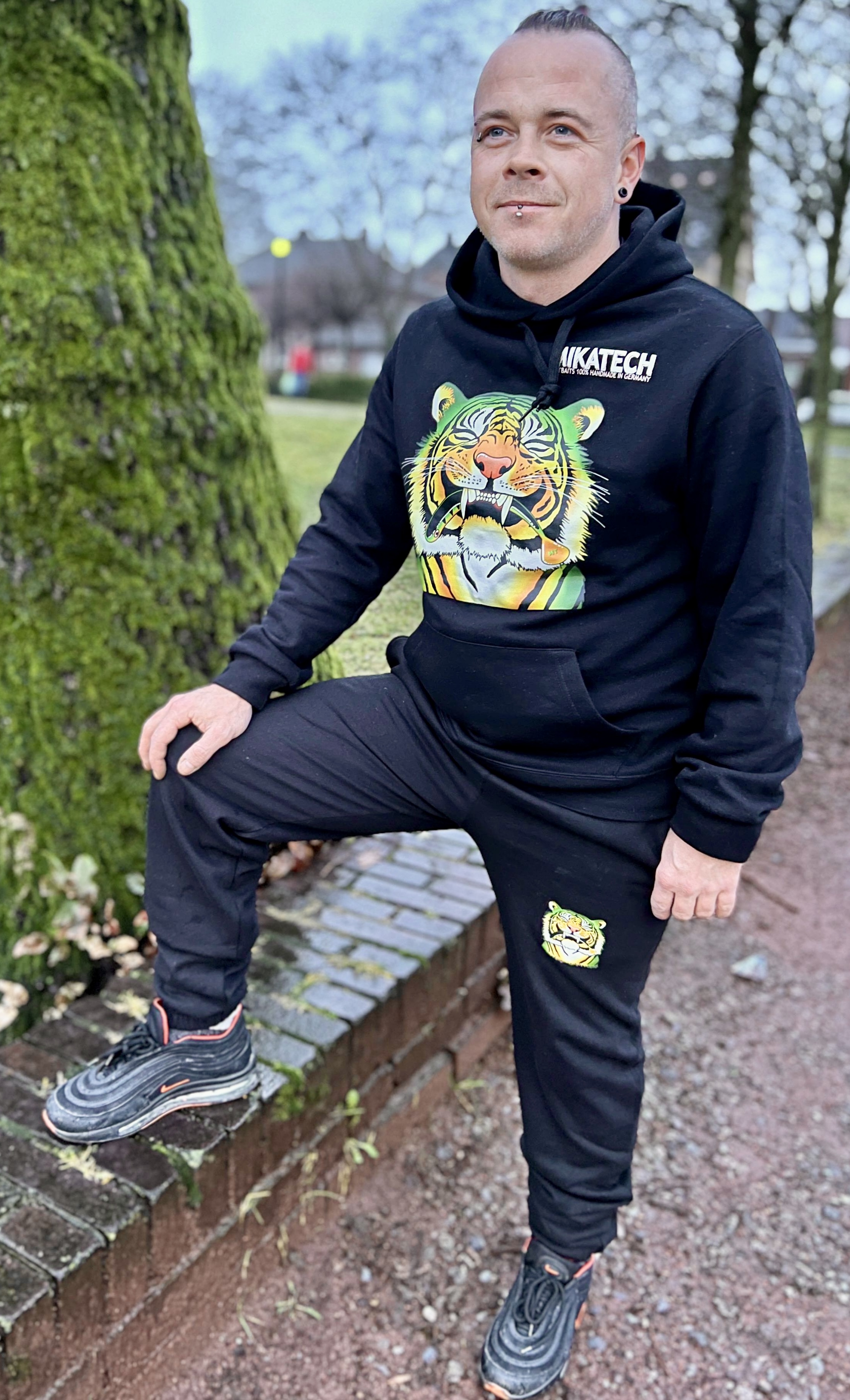 MIKATECH Sweatpants MIKATIGER UV Schwarz MIKATECH Sweatpants MIKATIGER UV Schwarz