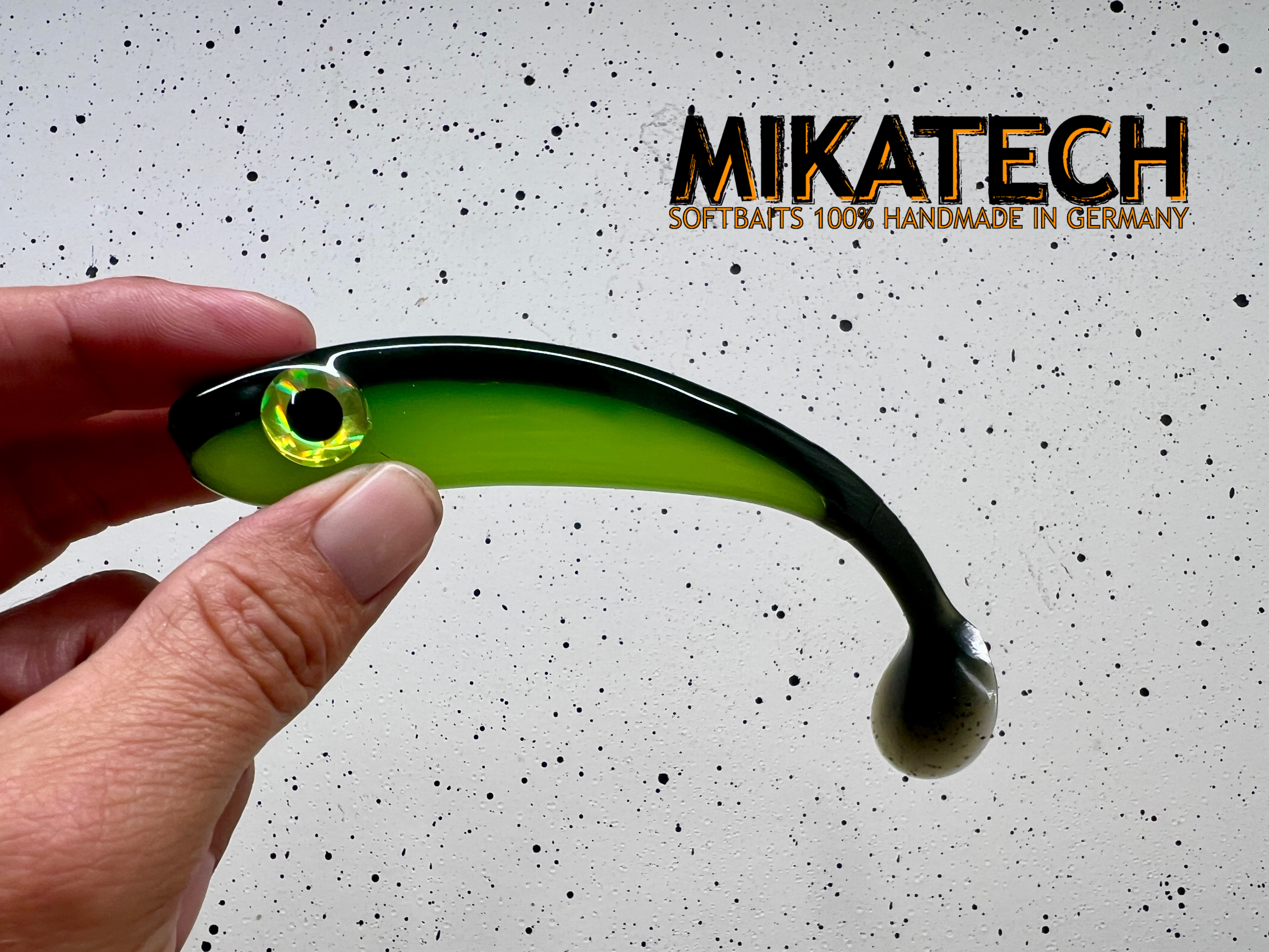 MIKATECH Real Shad 15 cm Green Pumpkin Chartreuse UV MIKATECH Real Shad 15 cm Green Pumpkin Chartreuse UV
