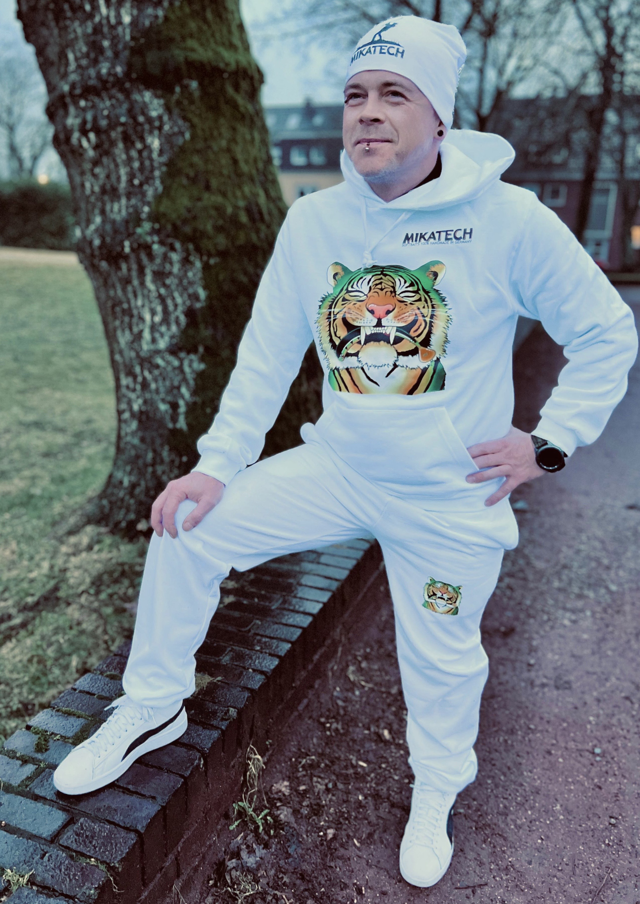MIKATECH Sweatpants MIKATIGER UV Weiß MIKATECH Sweatpants MIKATIGER UV Weiß