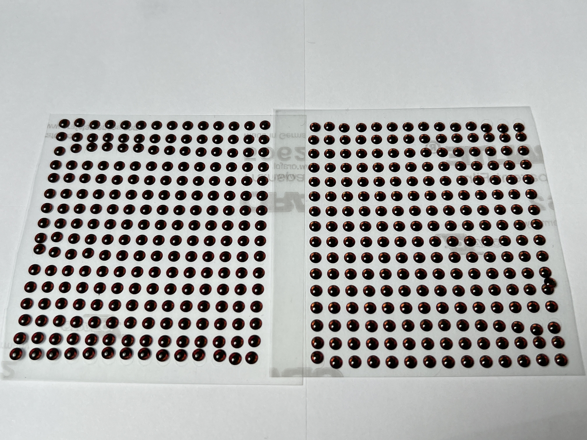 MIKATECH Epoxy 3D Augen 4mm Natural Red 448er Karte MIKATECH Epoxy 3D Augen 4mm Natural Red 448er Karte